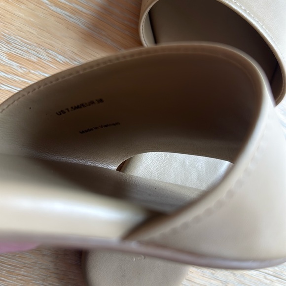 Vince Debra tan slide sandal 7.5 padded comfortable worn 1x excellent condition - Picture 10 of 12